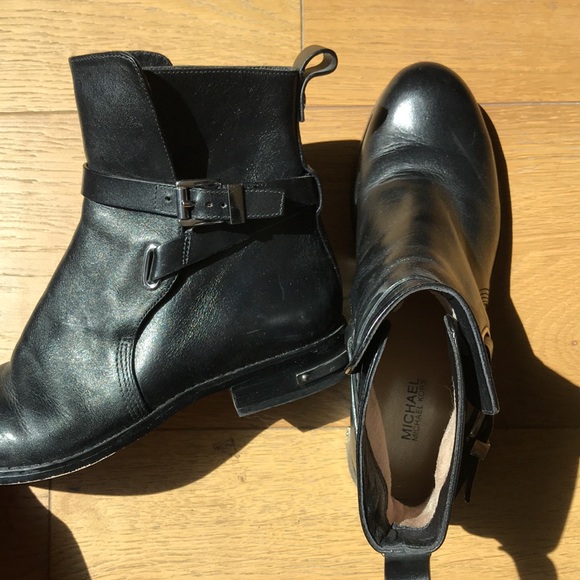 Michael Kors Leather Arley Ankle Bootie Boots - Picture 2 of 7